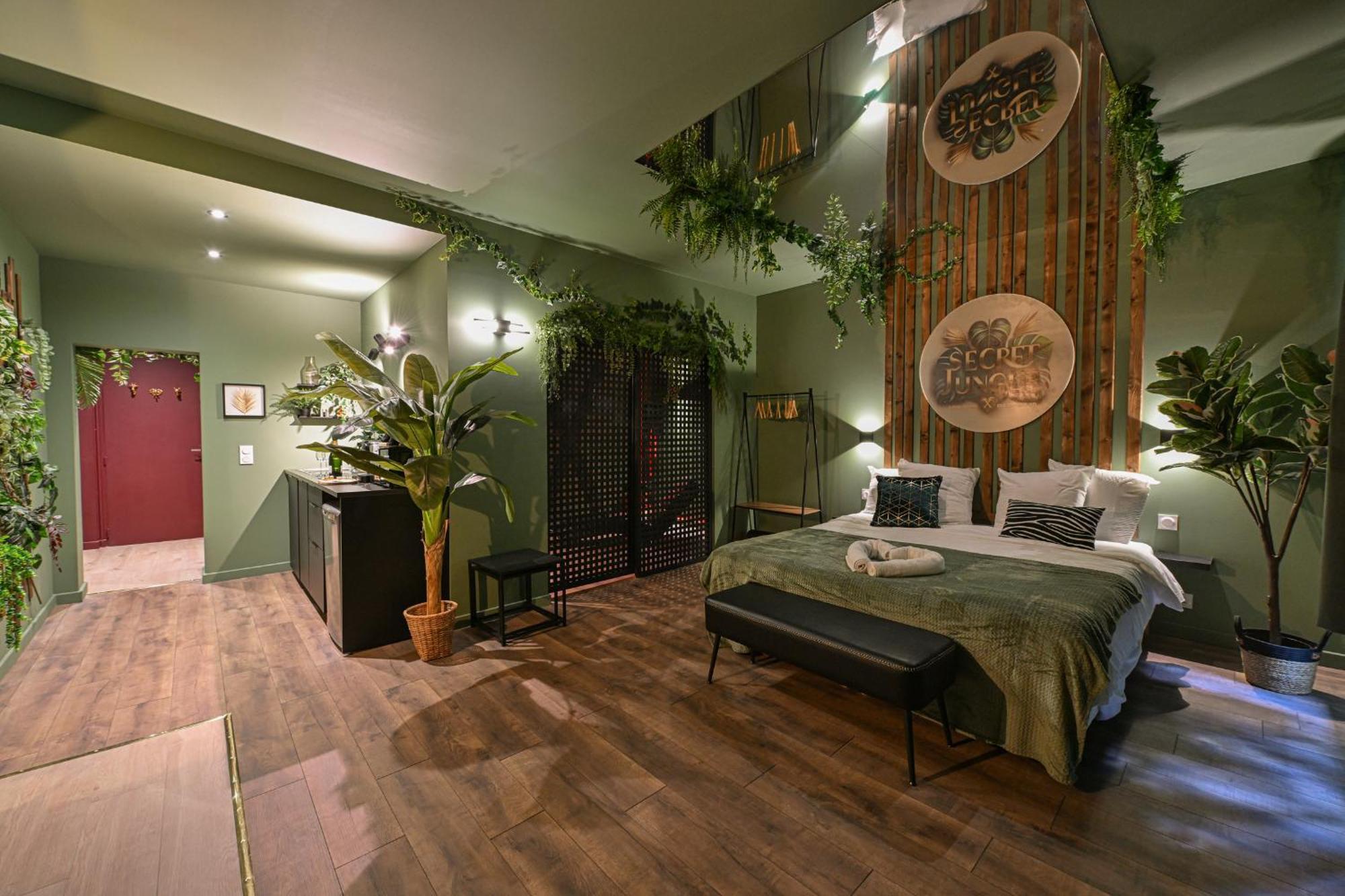 Secret Jungle - Love Room By Prim0 C0Nciergerie Royat Extérieur photo